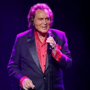 Engelbert Humperdinck Reflects on Life-Saving Shoelace