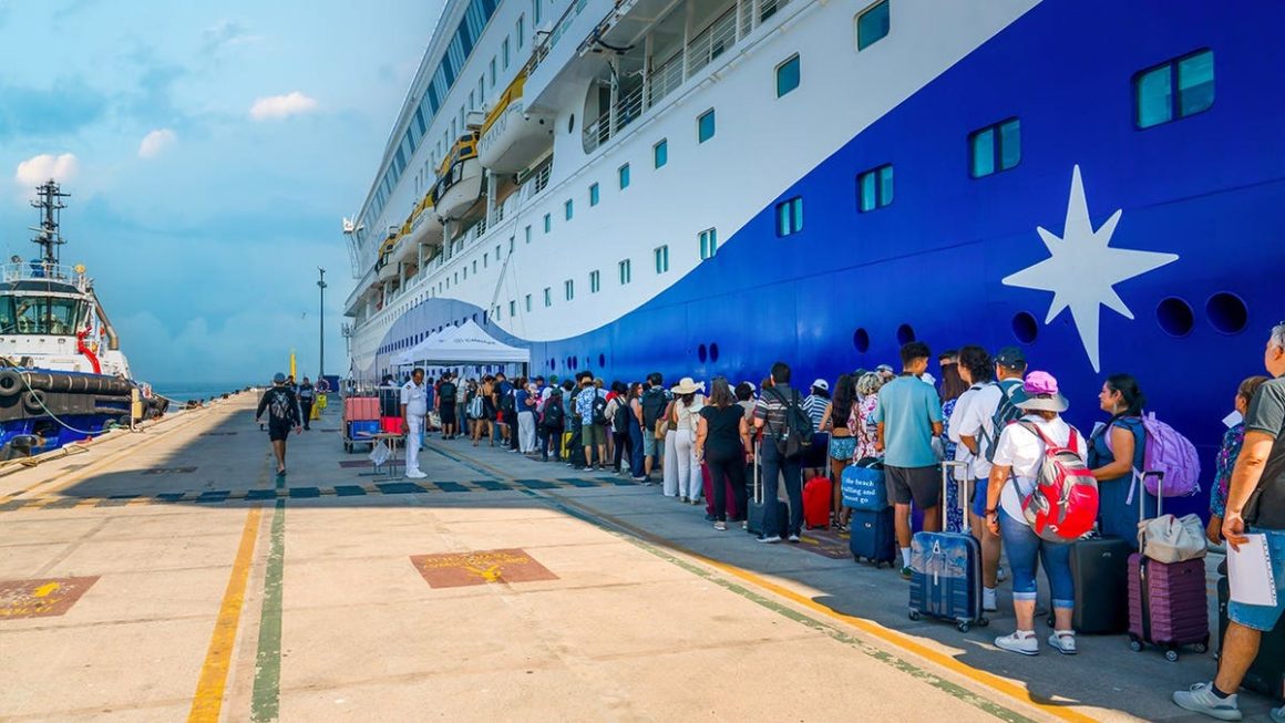 Etiquette of Bringing Luggage into Cruise Ship Elevators