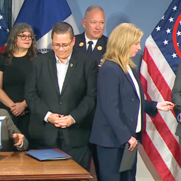 NYC Mayor Faces Criticism for 9/11 Ceremony Gesture