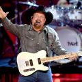 Garth Brooks Kicks Off Concert Series at Allstate Arena