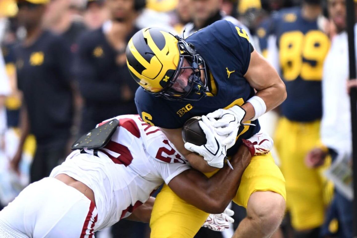 Michigan Leads Oklahoma at Halftime with Strong Defense
