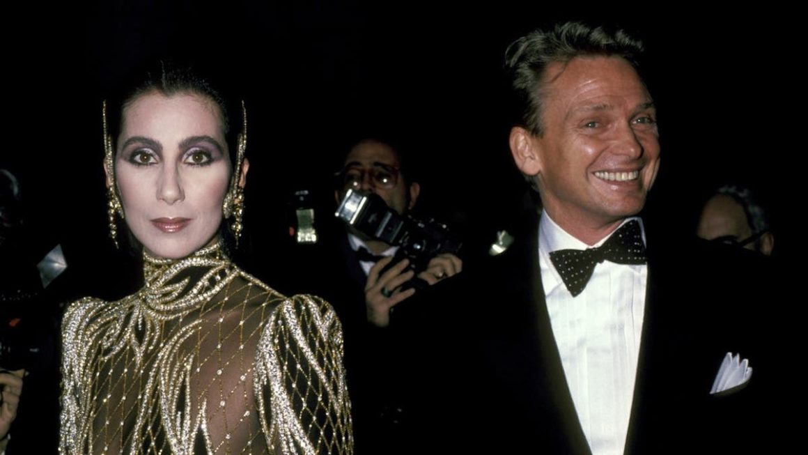Fashion Icon Bob Mackie Dies at 87