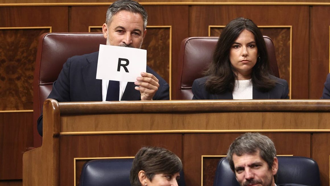 Spanish Opposition Leader Calls Prime Minister a Traitor Amid Migrant Crisis