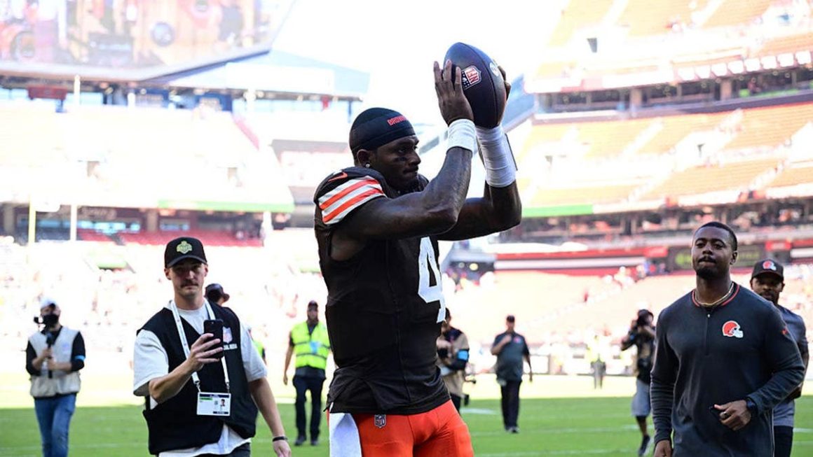 8c9d0c2f-0cb0-4a5e-8b69-6e247faa3de2 Deshaun Watson Turns Boos to Cheers in Browns’ Win Over Panthers