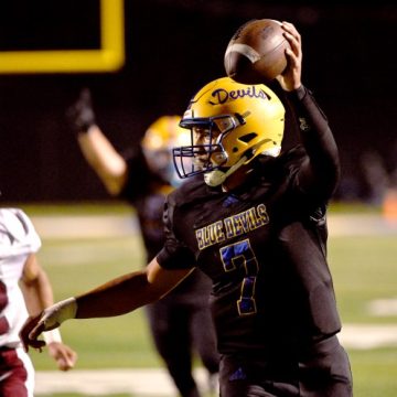 Warren Quarterback Xavier Vinson Shines in Varsity Season