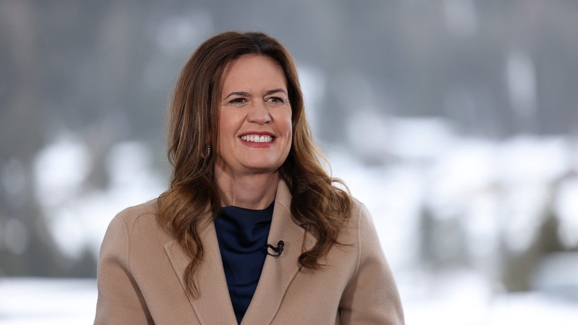 9078a397-b818-4d8e-800e-c5cf6022ab44 Conservative Backlash Against Sarah Huckabee Sanders’ Welfare Ad