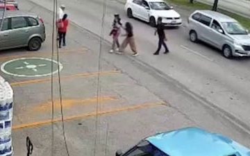 Store Manager’s Heroic Act Saves Child from Oncoming Traffic