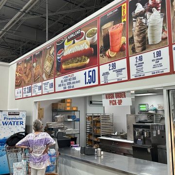 Analyzing Costco’s Protein-Packed Rotisserie Chicken Chef Salad