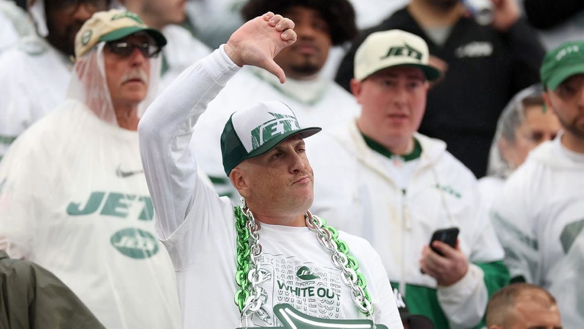 Jets Lose to Packers After Fourth-Quarter Collapse