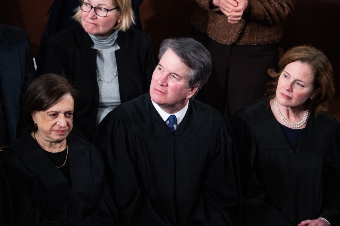 Supreme Court Halts Missouri GOP Redistricting Plan Amid Midterm Elections
