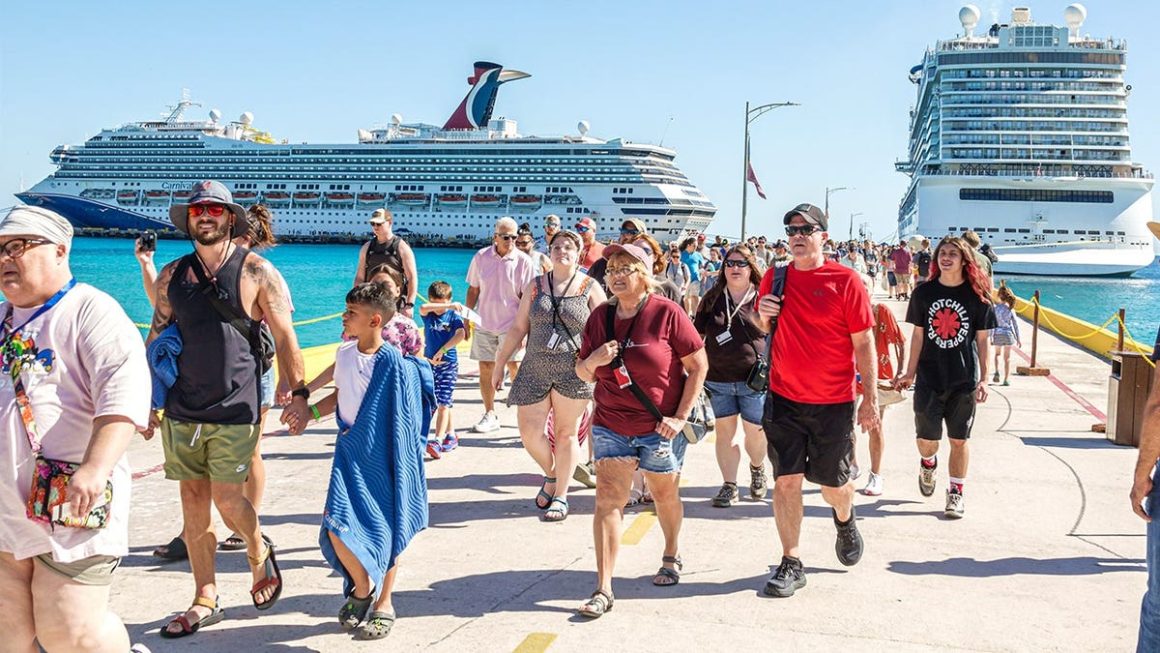 Debate Among Passengers After Royal Caribbean’s Icon of the Seas Changes Itinerary