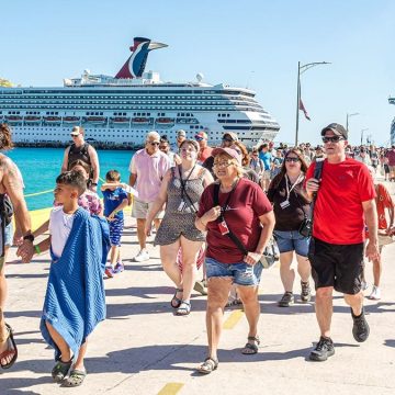 Debate Among Passengers After Royal Caribbean’s Icon of the Seas Changes Itinerary