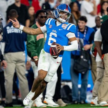 Weekend College Football Preview: Louisville vs Ole Miss and Wisconsin vs Notre Dame