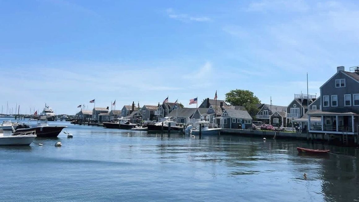 f0b0acfc-9ded-4c69-b83d-ae5214da6439 Democrats Focus on Nantucket for Fundraising Efforts