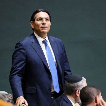 Viral Video of Israel’s UN Ambassador with Starlink Device Reaches Iranian Audience