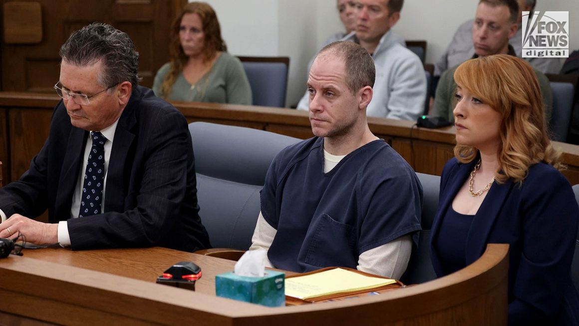 Murder Trial of Former ‘American Idol’ Contestant: Text Messages Examined