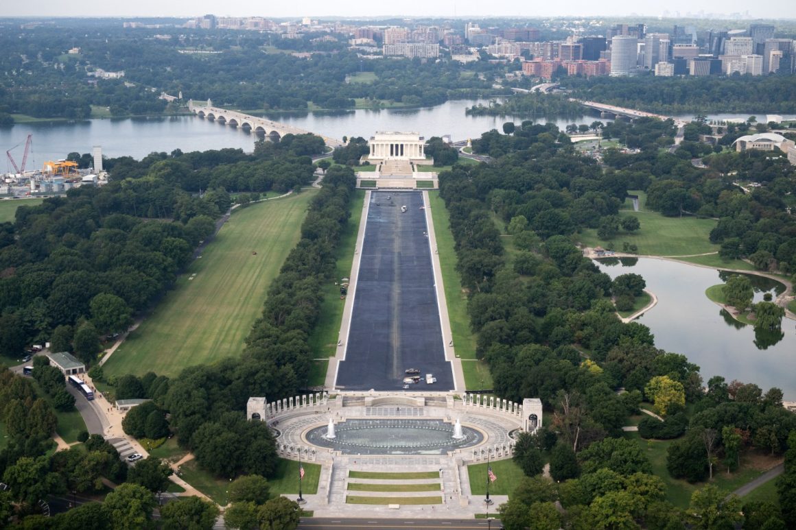 fac17c17-8916-4606-8014-ad0fbb5b1f56 Trump Administration Contract to Tackle Algae at Lincoln Memorial Reflecting Pool