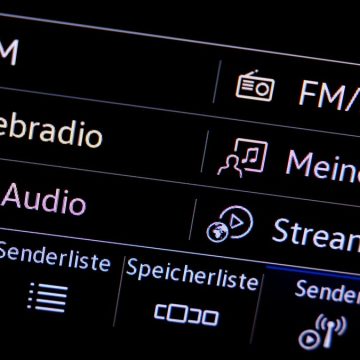 Congress to Ensure AM Radio in New Vehicles