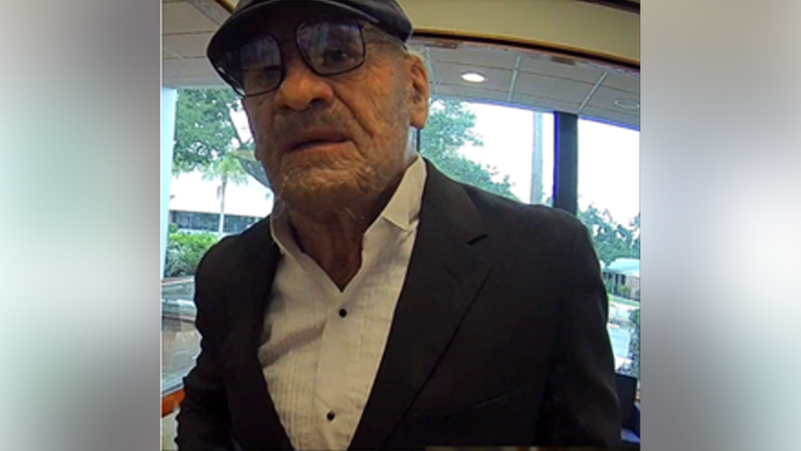 15b2838f-b349-43fa-a40b-20b921b11ed2 Convicted Bank Robber Returns to Familiar Disguise for New Crimes