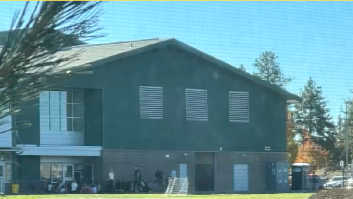 2cd5859a-a026-479f-9642-7ee8ac8b4650 Oregon School Shooting Leaves Four Dead