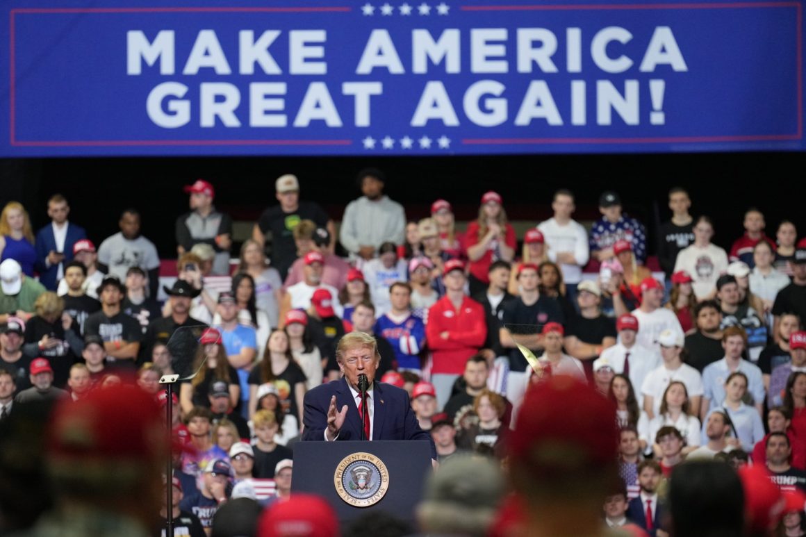 Trump Rallies for Republicans in Ohio Amid Midterm Campaign