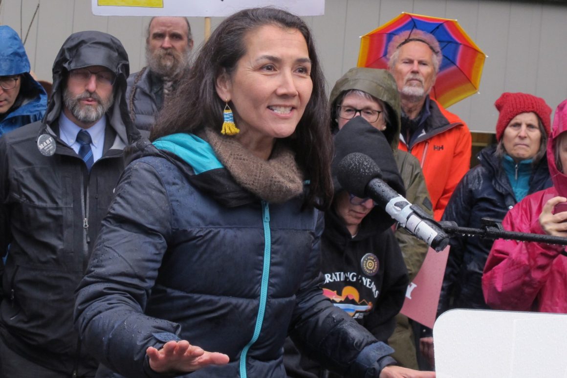 4a309680-b775-471b-9d51-8f126ff9d40e Mary Peltola Leads in Alaska Senate Race Ahead of Trump’s Rally