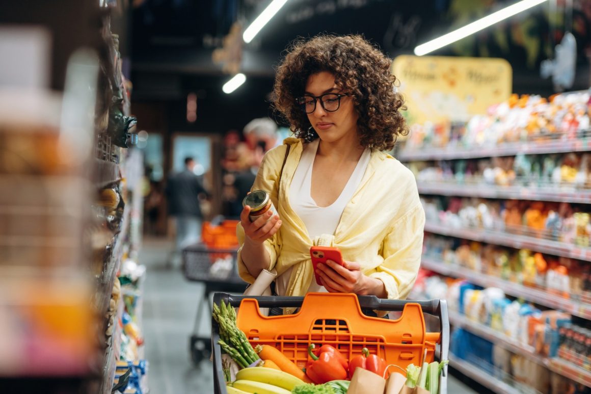 Decline in Public Confidence in U.S. Food Safety Amid Outbreaks