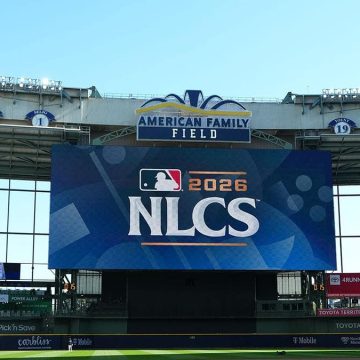 Brewers Edge Dodgers in NLCS Game 1 with a 2-1 Victory