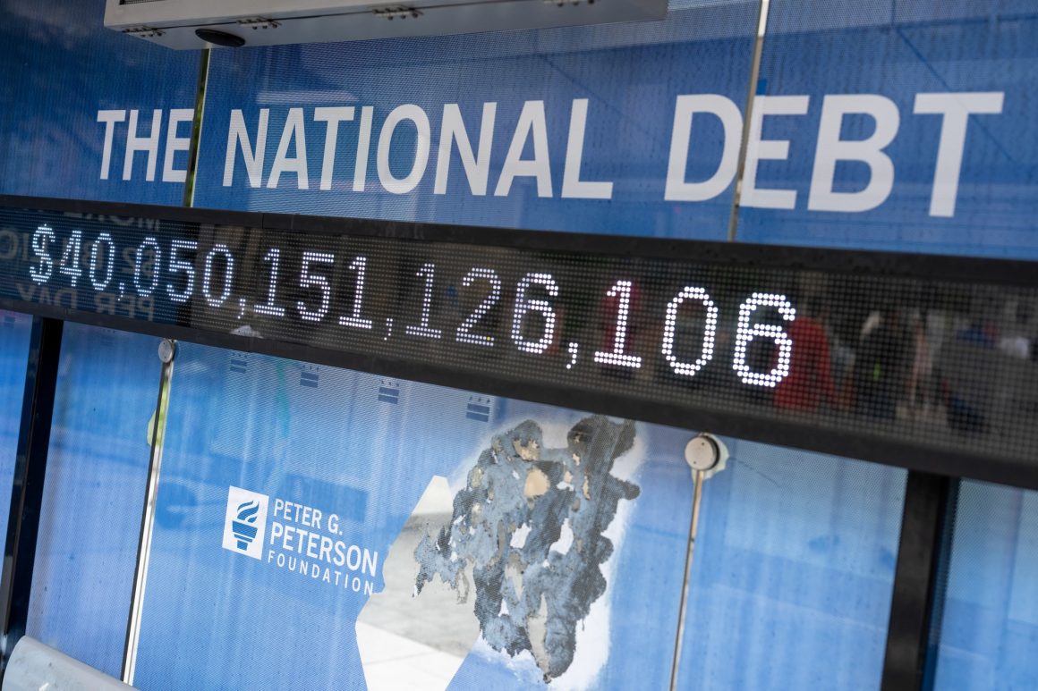 US Public Debt Exceeds $40 Trillion Amid Rising Deficits