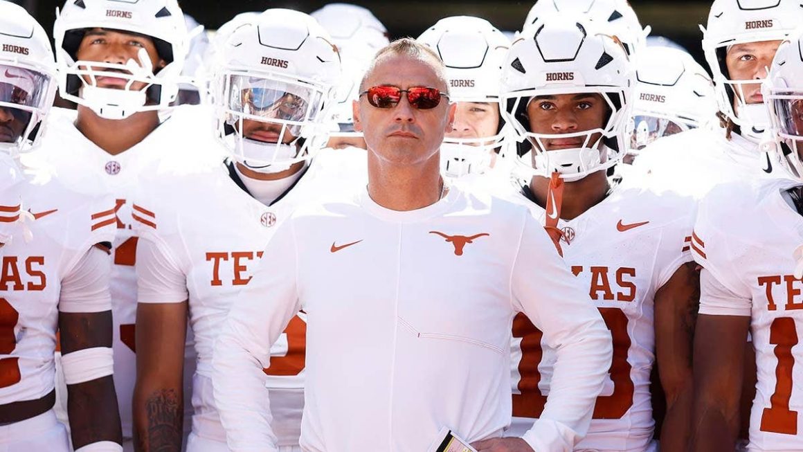 8a523fcd-646e-4cd7-9e0b-1dc890d828dc Florida Upsets Texas with Key Sack-Fumble Victory