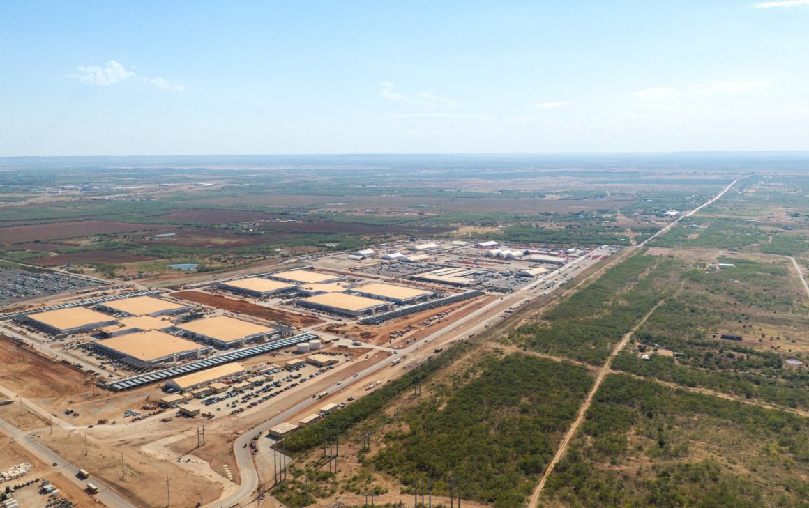 8ce6c6b0-7145-4302-95b3-482a584fb9d1 Data Centers in Texas Under Scrutiny for Water Use Reporting