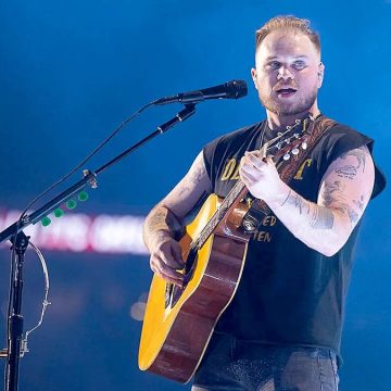 Controversy Surrounds Zach Bryan’s ‘Free Palestine’ Shirt at Gillette Stadium Performance