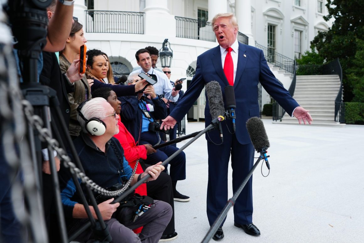 Judge Blocks Trump’s Ban on Journalists from White House