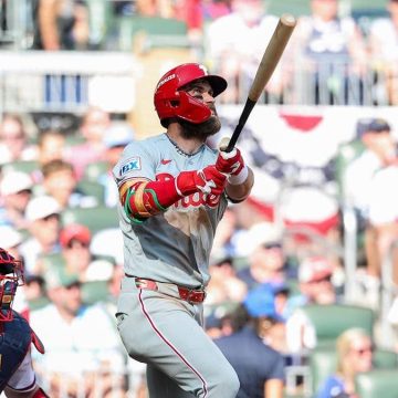 Phillies Edge Braves in Extra Innings to Tie Series
