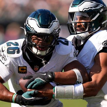 Saquon Barkley Suffers Hamstring Injury During Game