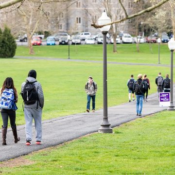 Gen Z Freshmen Leave College for Online Classes