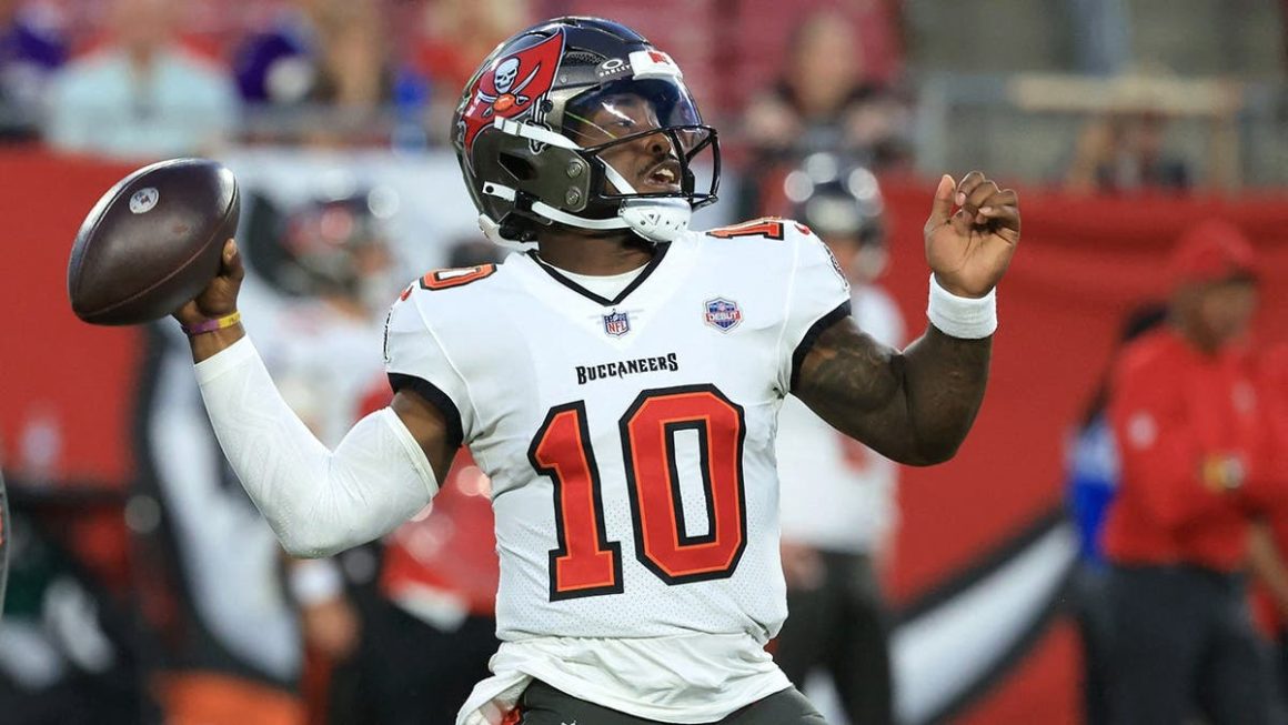 Tampa Bay Buccaneers Rookie Jalon Daniels to Start Against Packers