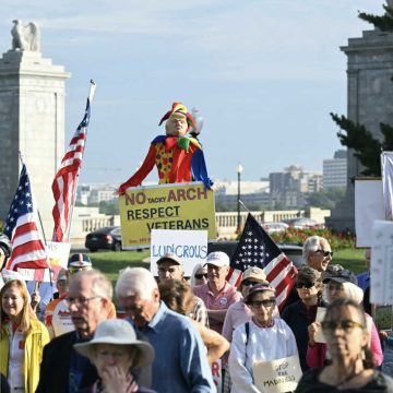 Activists Protest Trump’s Proposed Arch Near Arlington