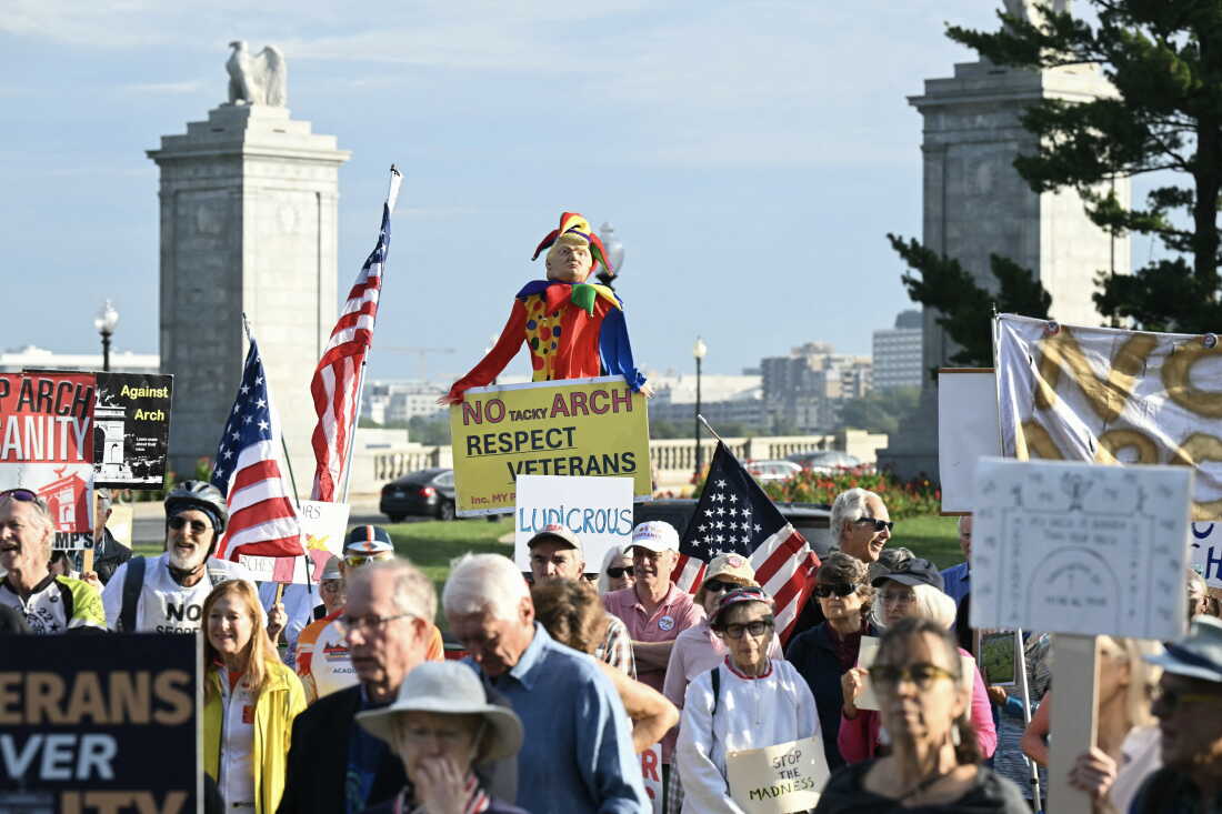 US-POLITICS-TRUMP Activists Protest Trump’s Proposed Arch Near Arlington