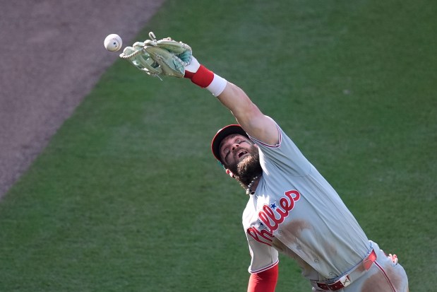 e09989e8-7346-4afe-b27f-cb85dac5f1c8 Phillies Force Decisive Game 3 with Extra-Inning Win Over Braves