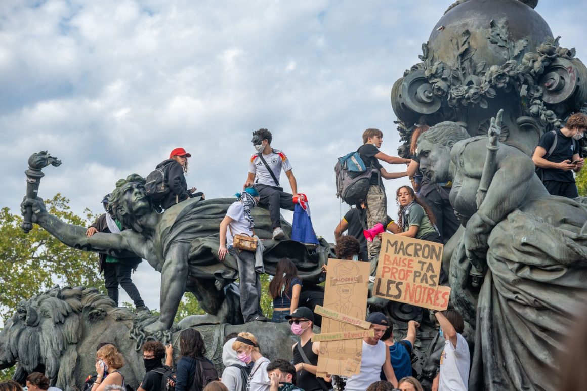 e4dafad5-4902-47ab-9d7b-55991d3182c9 Teachers Injured in France During Student Protests