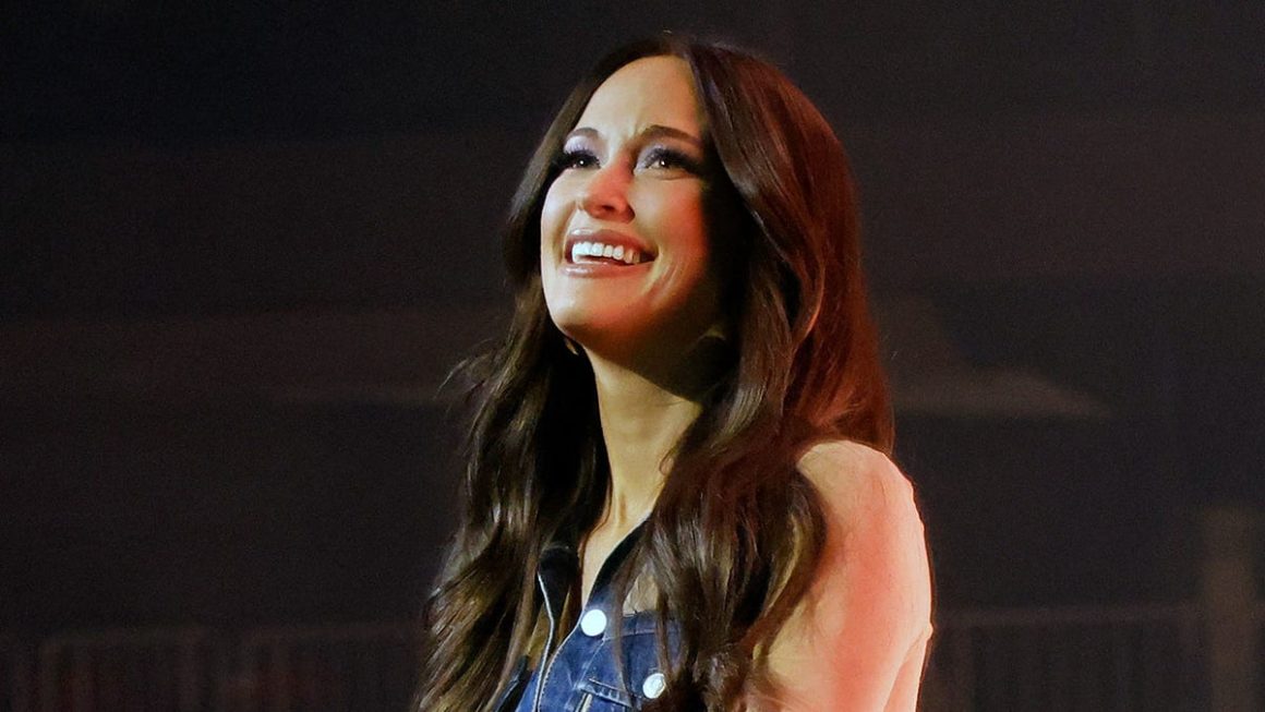 Kacey Musgraves Criticizes Christopher Columbus During Concert Tour
