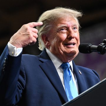 edd31dd6-0dbb-411c-94b4-c74992eed8fb Trump Calls for Investigation of Alleged ‘Paid Protesters’