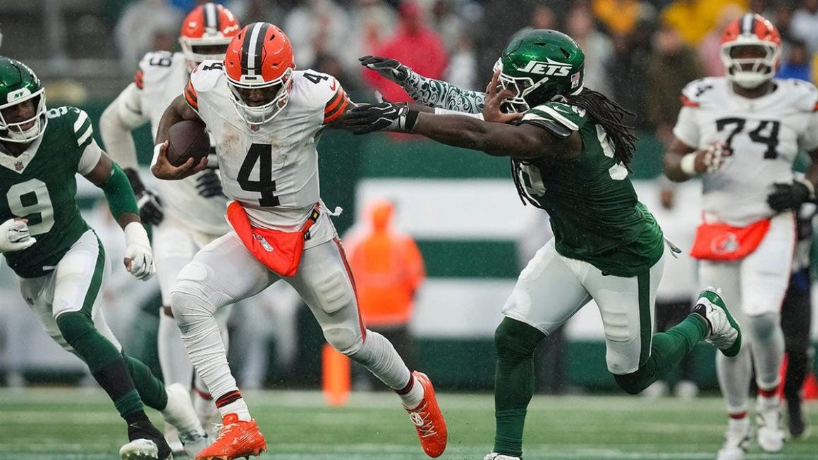 f1da4a34-b8a6-4eb2-aafe-ea99d76741d7 Demario Davis Finds Strength in Faith Amid NFL Journey