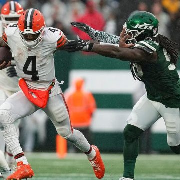 Demario Davis Finds Strength in Faith Amid NFL Journey